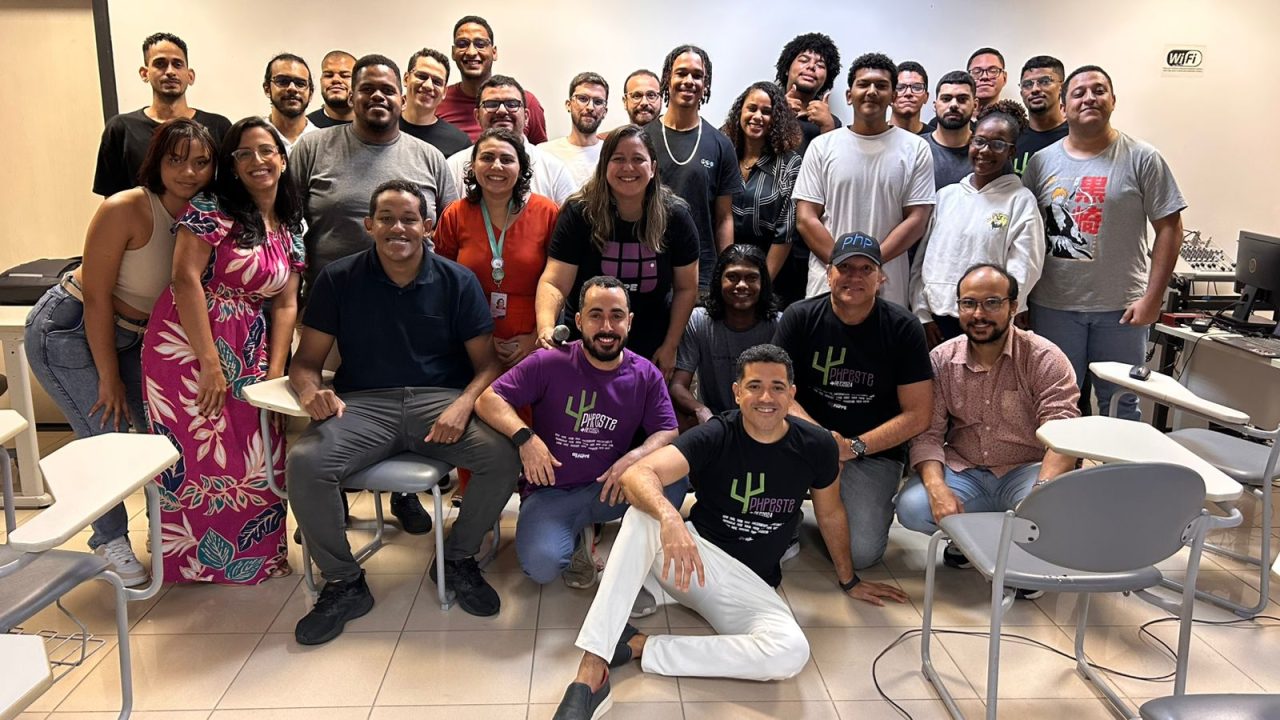 Encontro da Comunidade PHPPE reúne profissionais para discutir Laravel e Arquitetura Hexagonal em Recife