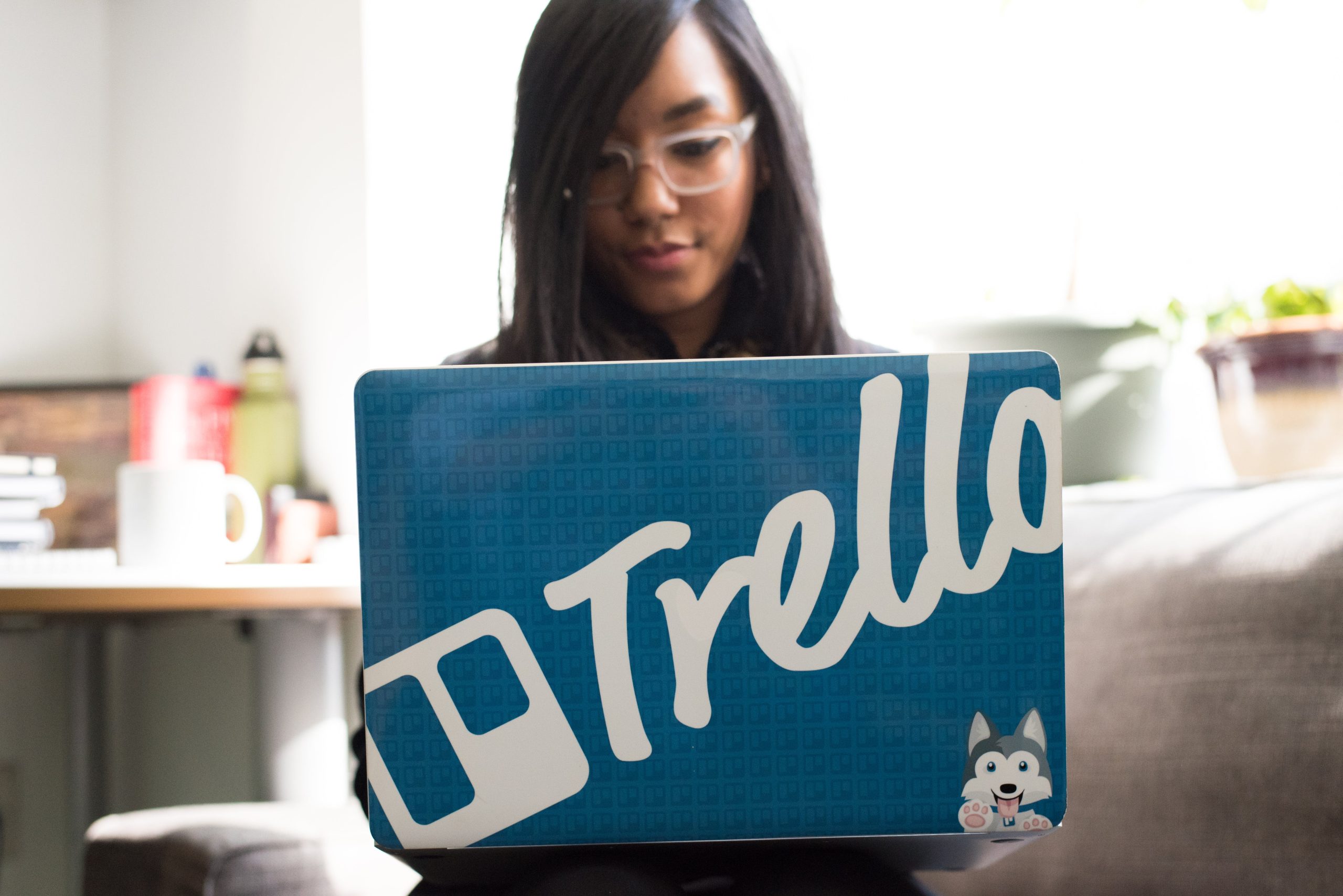 Produtividade com Trello: organize o trabalho em quadros, que podem ser facilmente configurados com colunas e cartões. Utilize essa estrutura para representar seu fluxo de trabalho.